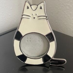 Cat-Shaped Black and White Photo Frame